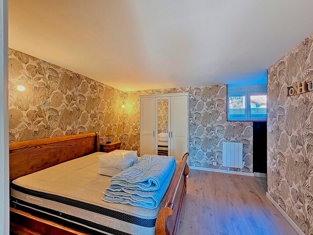 Seconde vue de la chambre de l’appartement L’Olivier