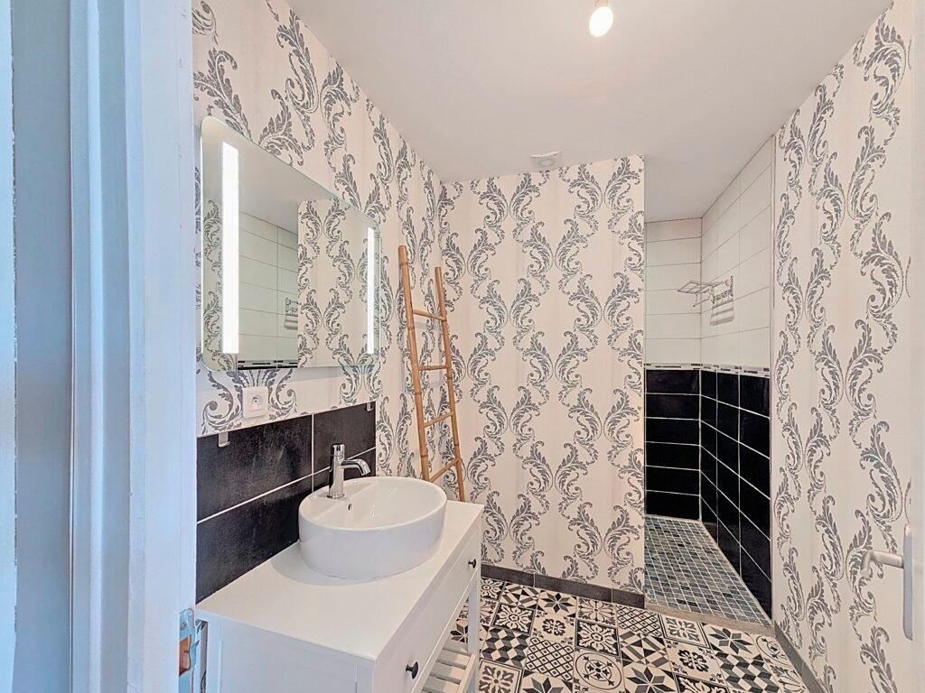 Salle d’eau équipée de l’appartement Le Tilleul